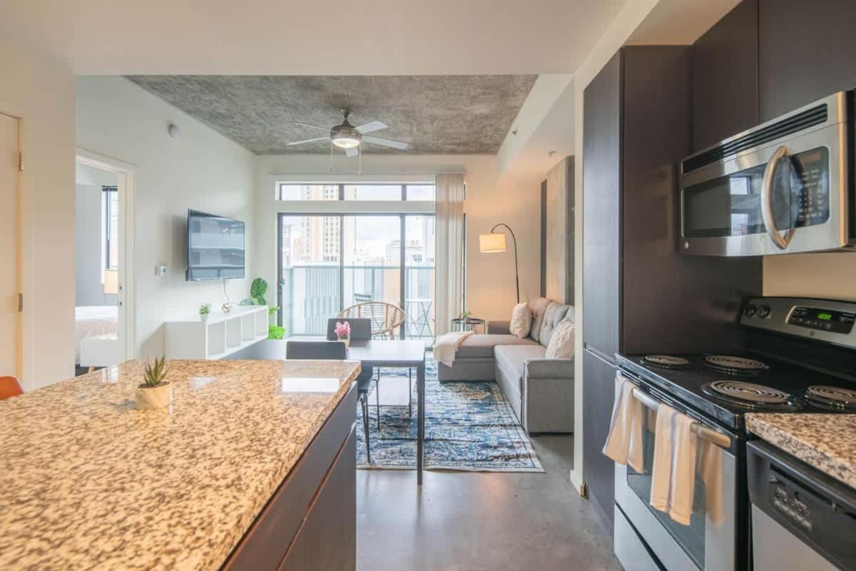 Adorable 1bd - Downtown - Gym, Pool, Parking