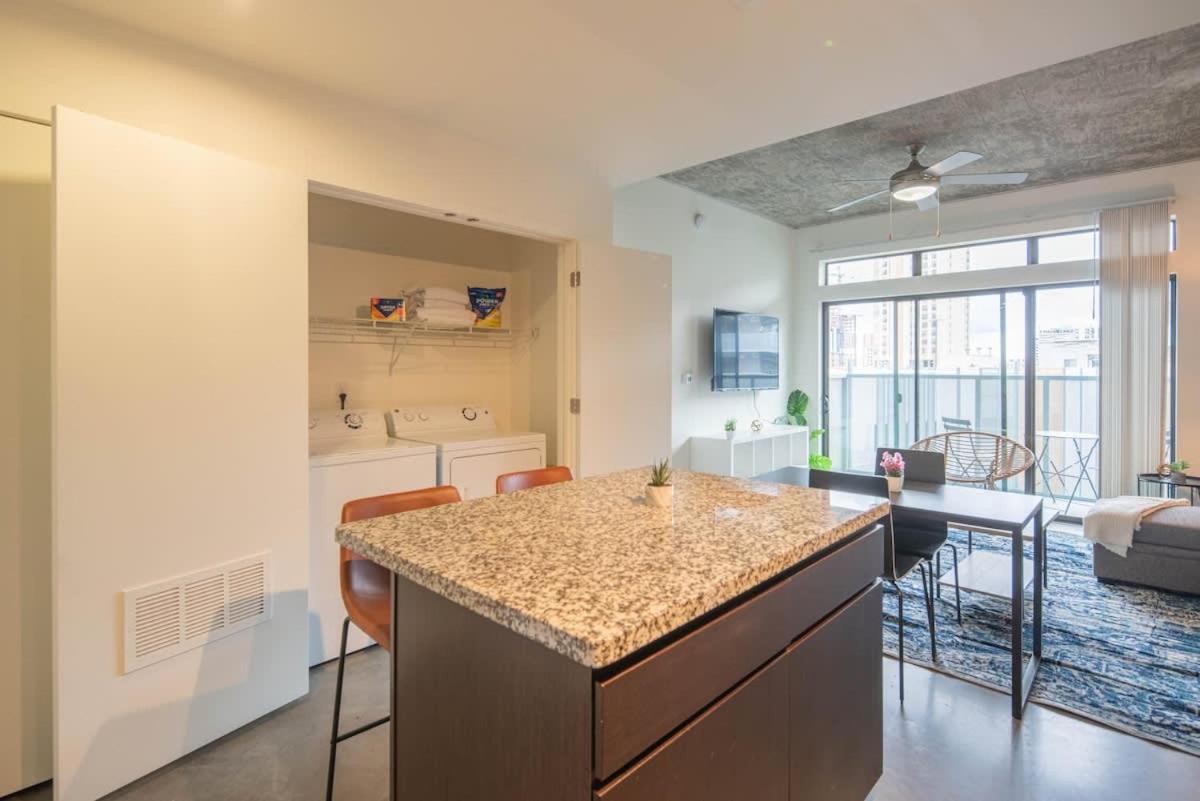 Apartment Adorable 1bd - Downtown - Gym, Pool, Parking *