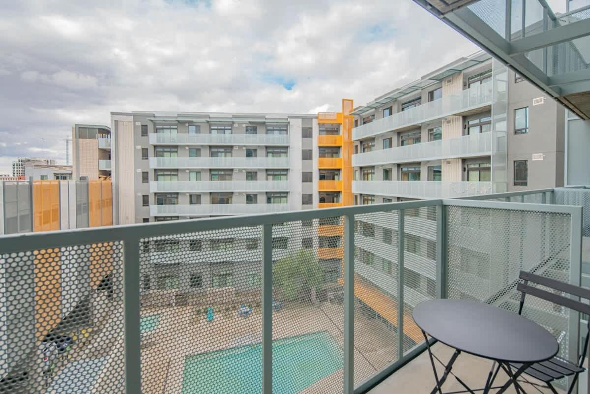 Adorable 1bd - Downtown - Gym, Pool, Parking Apartment *
